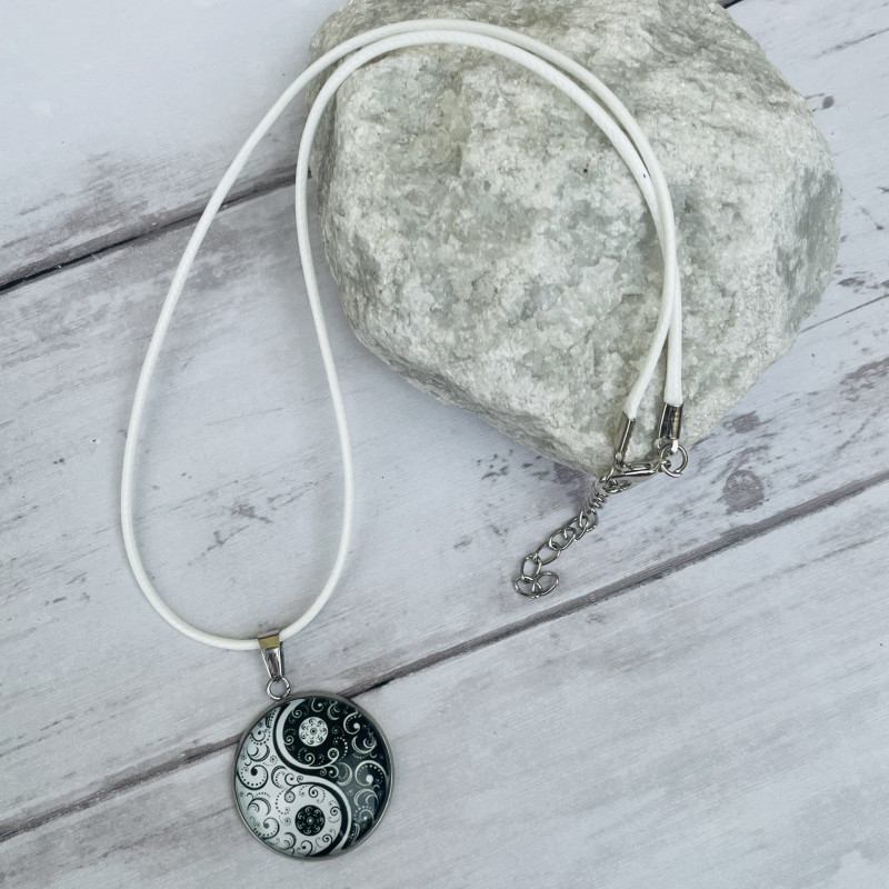 Yin-Yang Glaslinsenanhänger Weiß