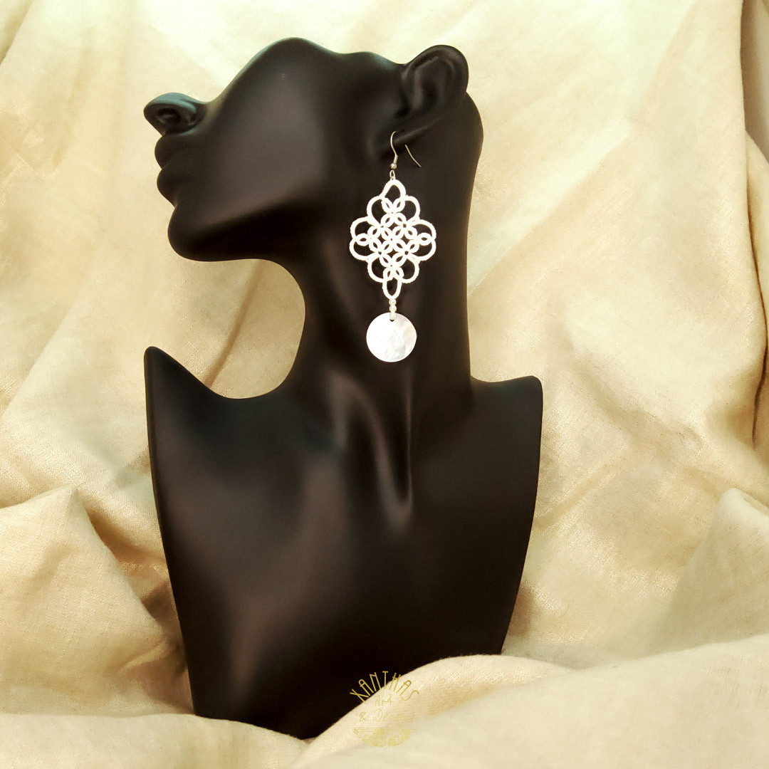 Ohrschmuck Anna, weiß mit Perlmuttscheibe