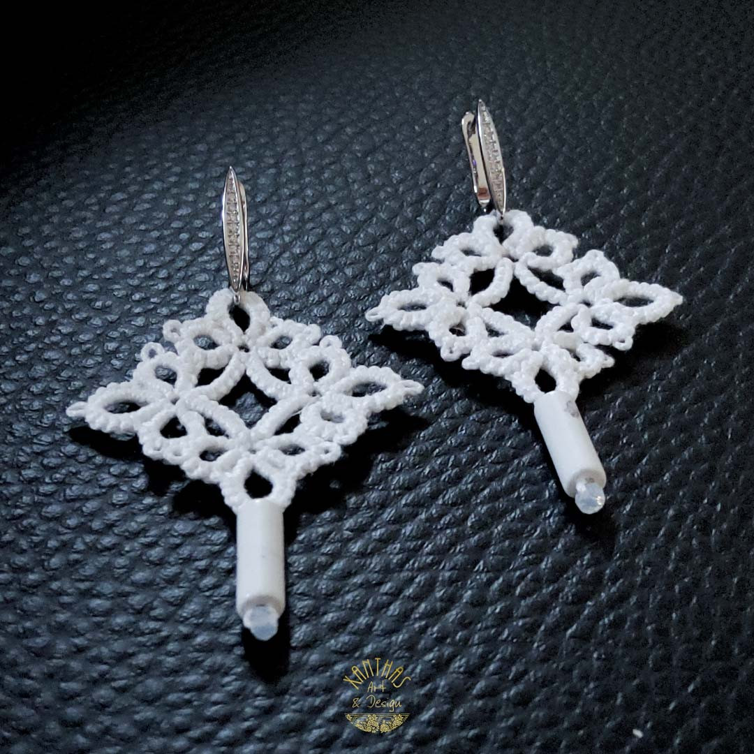 Ohrschmuck Lauretta, weiß m. Howlith, Regenbogenmondstein und Zirkonia