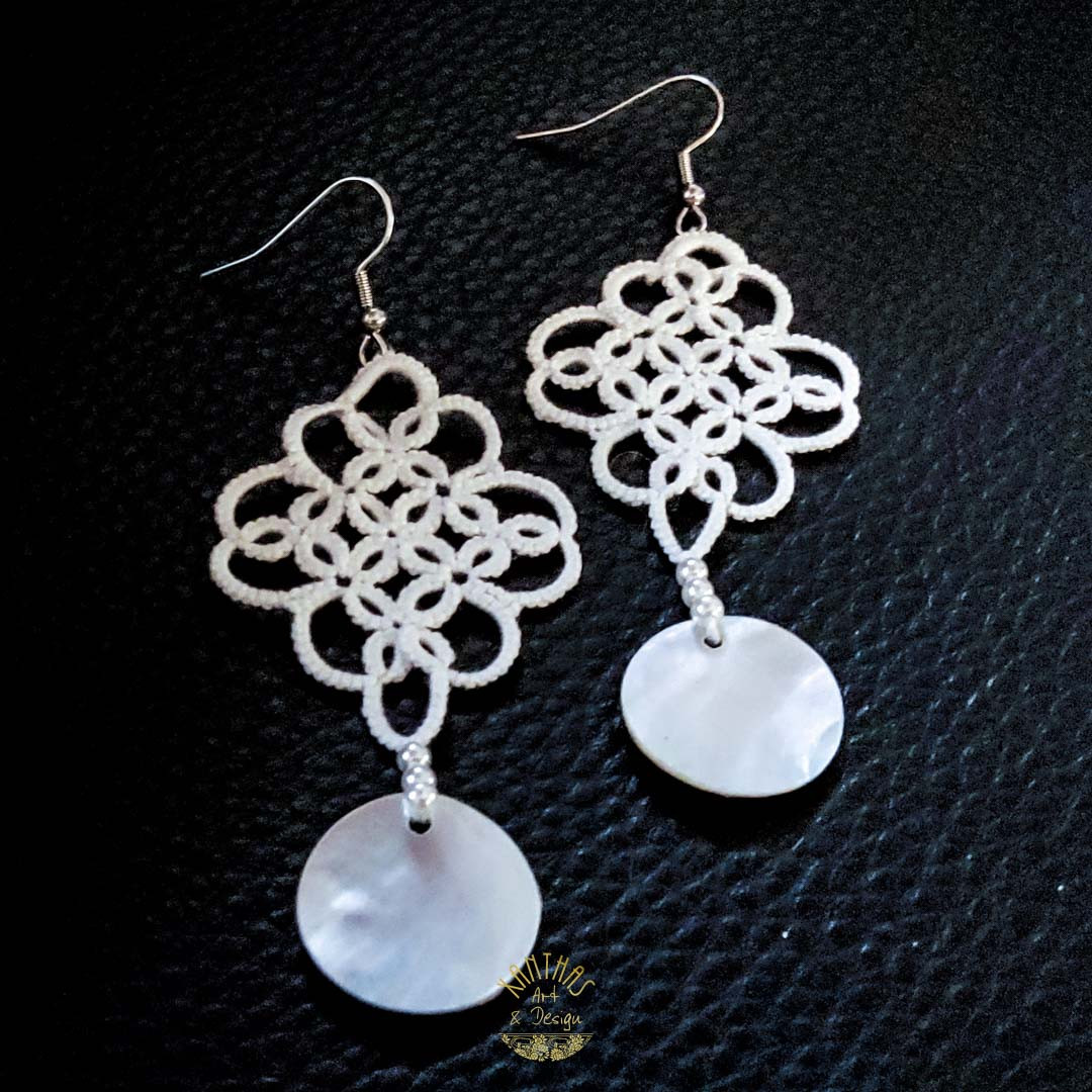 Ohrschmuck Anna, weiß mit Perlmuttscheibe