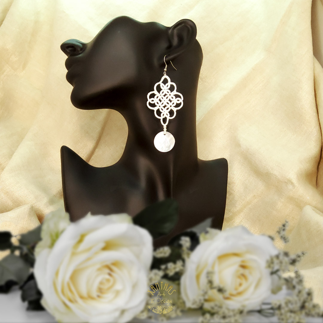 Ohrschmuck Anna, weiß mit Perlmuttscheibe