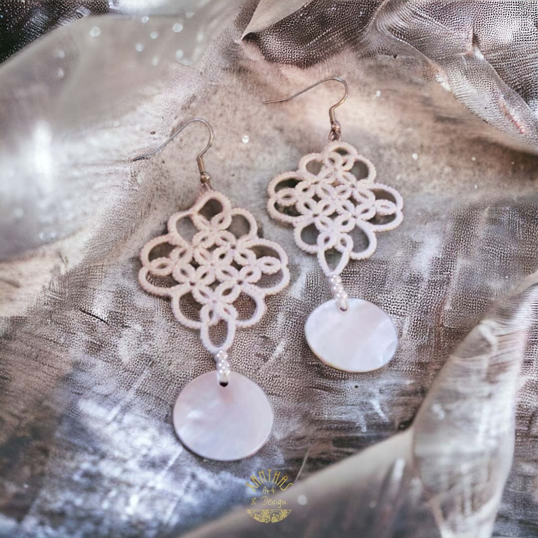 Ohrschmuck Anna, weiß mit Perlmuttscheibe