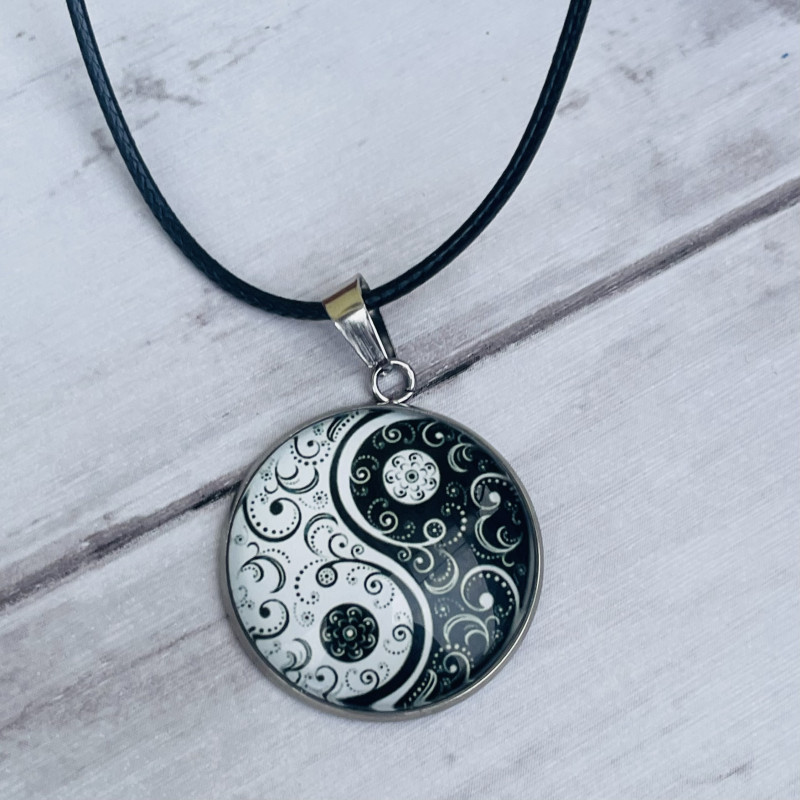 Yin-Yang Glaslinsenanhänger Schwarz