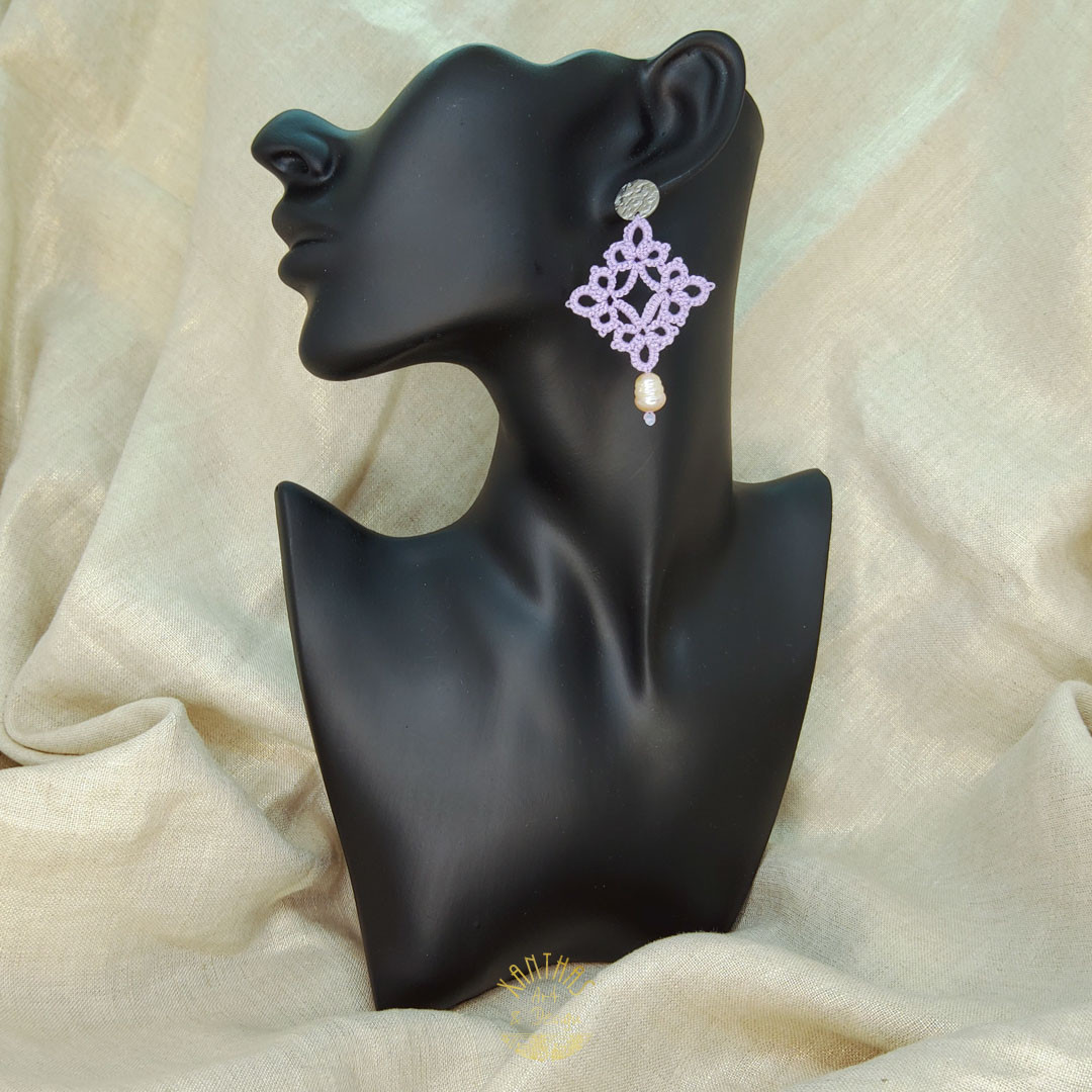 Ohrhänger Lauretta, lavendel m. Süßwasserperlen und Regenbogenmondstein