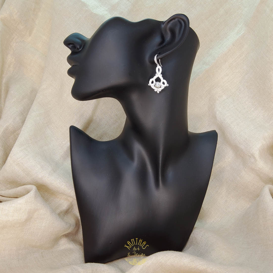 Ohrhänger Pauline, weiß m. galv. Lavaperlen